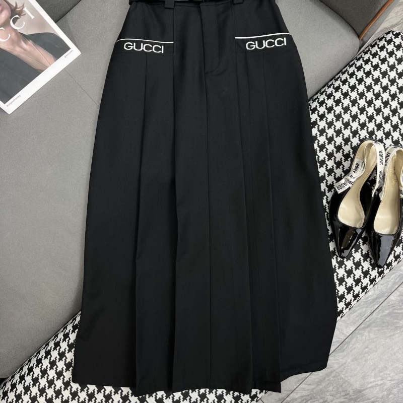 G*u*i skirts